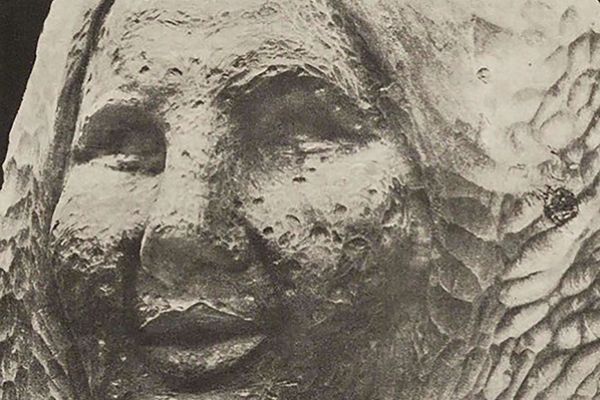 Сергей Конёнков. 1911 Слепая, 1911. Дерево. На 1978 год местонахождение неизвестно. Фото из книги ''С.С. Глаголь. С.Т. Конёнков'', ''Светозар'', Петербург, 1920