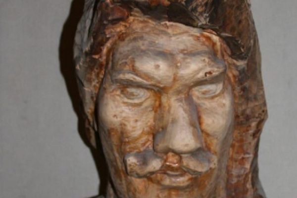 Сергей Конёнков. Святогор, 1918. Дерево, 54х125х40 см. Государственный музей искусств Узбекистана, Ташкент