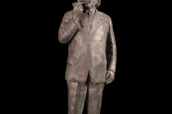 Сергей Конёнков. Альберт Эйнштейн, 1938. Бронза, 44х15х14 см. Мемориальный музей ''Творческая мастерская С.Т. Конёнкова'', Москва