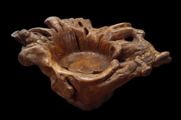 Сергей Конёнков. Кресло С.Т. Конёнкова, 1935. Дерево, 68х120х80 см. Мемориальный музей ''Творческая мастерская С.Т. Конёнкова'', Москва