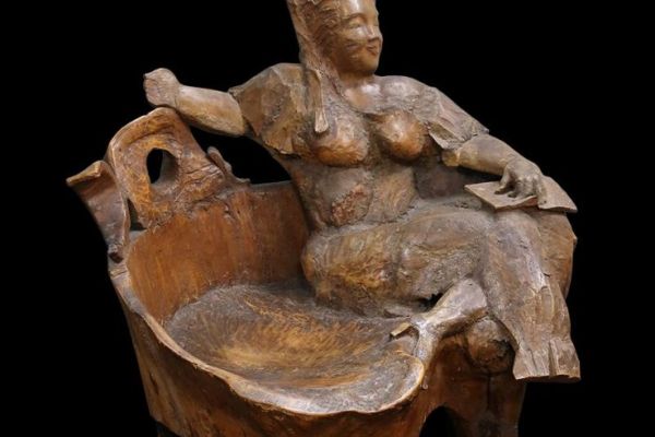 Сергей Конёнков. Девушка с книгой (кресло), 1951. Дерево, 97х96х90 см. Мемориальный музей ''Творческая мастерская С.Т. Конёнкова'', Москва