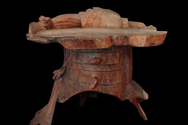 Сергей Конёнков. Недатированная работа. Письменный столик. Дерево, 114х112х84 см. Мемориальный музей ''Творческая мастерская С.Т. Конёнкова'', Москва