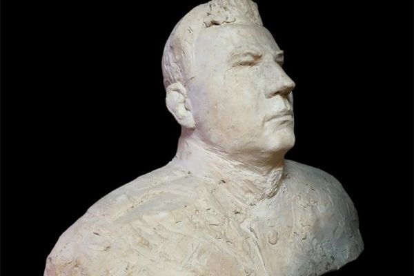 Сергей Конёнков. Портрет Маршала Советского Союза Р.Я. Малиновского, 1944. Гипс, 55х75х37 см. Мемориальный музей Творческая мастерская С.Т. Конёнкова, Москва