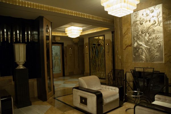 Максим Аксёнов, Виктор Корнеев, эскиз О. Оснач. ''Райское дерево'' (ракурс). 2019. Медь, серебрение, высота 160 см. Фото из архива Максима Аксёнова