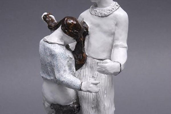Илья Слоним. Лирическая, 1935. Майолика, цветные поливы, высота 22,5 см, постамент 9,5х5,6 см. Государственный дворцово-парковый музей-заповедник ''Останкино и Кусково'', Москва