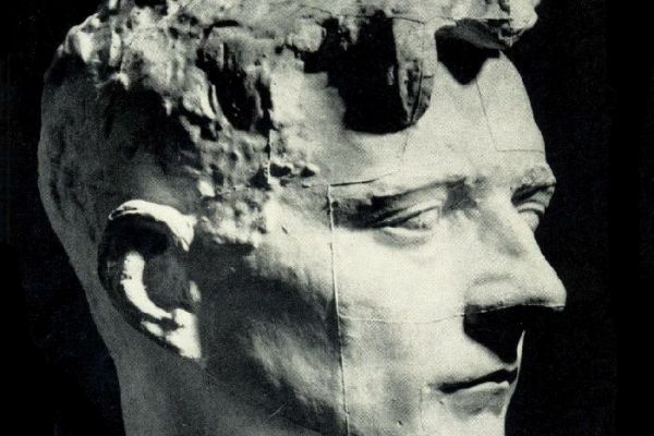 Илья Слоним. Портрет лауреата Сталинской премии, композитора Д.Д. Шостаковича, 1941-1942. Гипс тонированный, 32,5х21х27 см