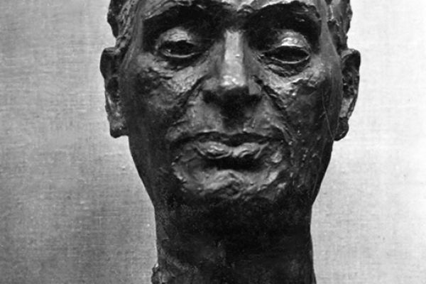 Илья Слоним. Портрет художника Роберта Фалька, 1944. Гипс тонированный, высота 61 см. Фото: Главархив Москвы