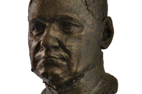 Илья Слоним. Портрет авиаконструктора А.Н. Туполева, 1945. Гипс тонированный, 50х23х30 см. Научно-мемориальный музей профессора Н.Е. Жуковского, Москва