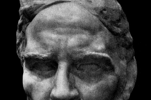 Надежда Крандиевская. В.А. Крандиевский (Портрет отца), 1913. Мрамор. Государственная Третьяковская галерея, Москва. Фото из альбома ''А.В. Парамонов. Н.В. Крандиевская'', М., ''Советский художник'', 1969