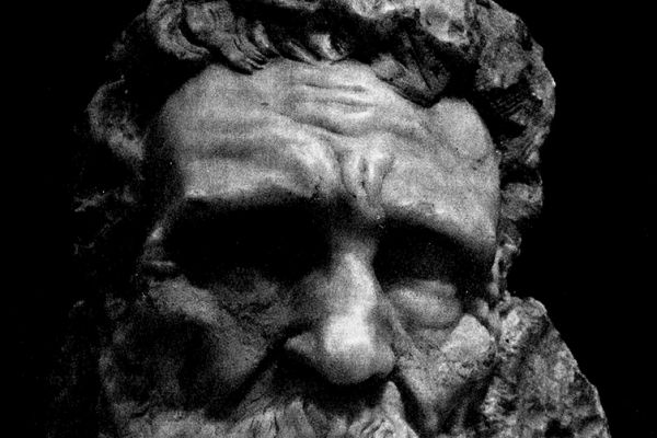 Надежда Крандиевская. Микеланджело, 1914. Камень, высота 32 см. Государственная Третьяковская галерея, Москва. Фото из альбома ''А.В. Парамонов. Н.В. Крандиевская'', М., ''Советский художник'', 1969