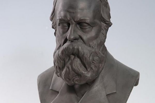 Надежда Крандиевская. Фридрих Энгельс, 1928. Гипс тонированный, высота 62 см. Научно-исследовательский музей при Российской академии художеств, С.-Петербург