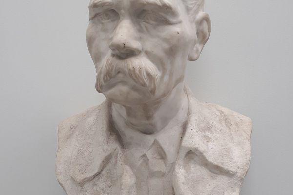 Надежда Крандиевская. Максим Горький, 1931. Мрамор, 69х37х29 см. Государственный центральный музей современной истории России, Москва