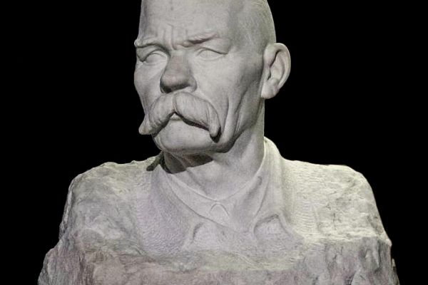 Надежда Крандиевская. Портрет А.М. Горького, 1931. Мрамор, 98х80х60 см. Вятский художественный музей имени В.М. и А.М. Васнецовых, Киров