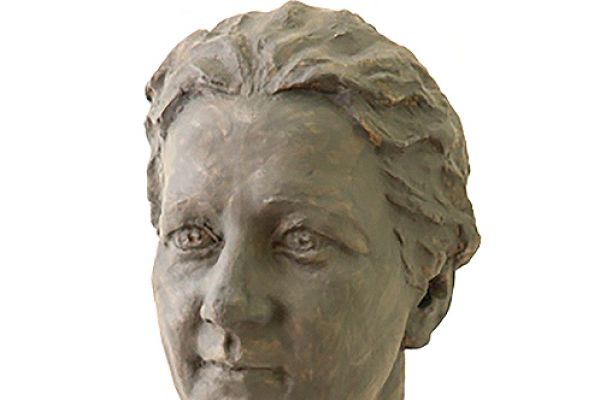 Надежда Крандиевская. Портрет Народной артистки РСФСР Е.М. Шатровой, 1947. Гипс, 37х19х23 см. Белгородский государственный художественный музей