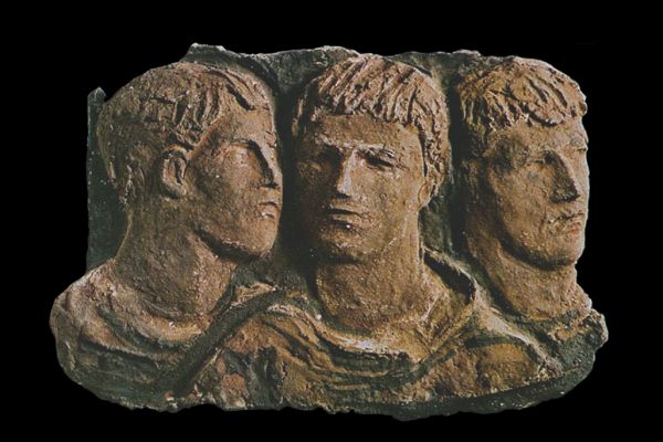 Абрам Малахин. Рабочие, 1965. Рельеф. Керамика. Фото из альбома Т.Б. Мантурова. Абрам Малахин, М., Советский художник, 1979