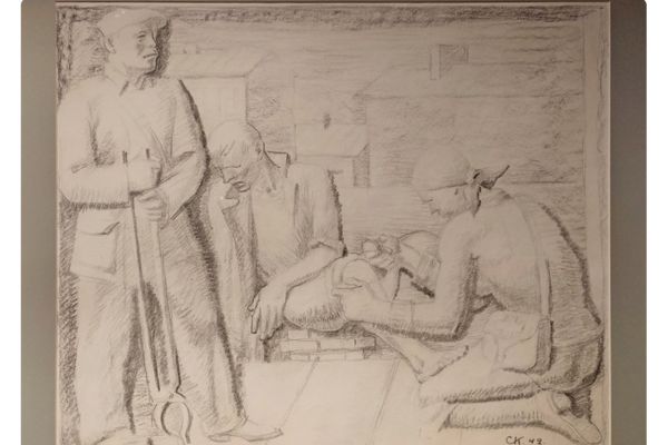 Сергей Кольцов. После вражеского налета, 1942. 1942. Из цикла ''Защита Москвы''. Бумага, карандаш. Из собрания М. Арефьева. Фрагмент экспозиции выставки ''Между Парижем и Москвой'' в Музее Москвы, 2025. Фото: bogachkova1957.livejournal.com