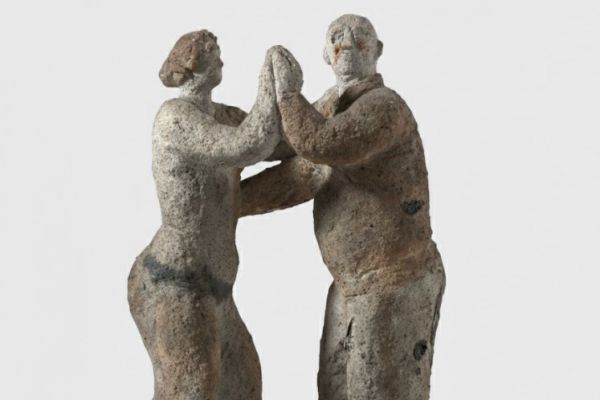 Нинель Богушевская. ''Фрих-Хар. Вальс'', 1973. Шамот, 36х23х15 см. Государственная Третьяковская галерея, Москва