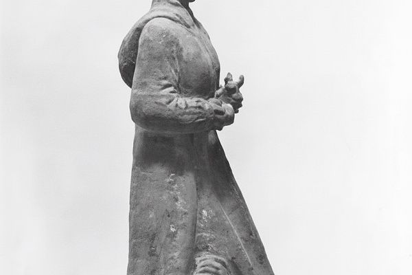 Нинель Богушевская. ''Художник Ирина Ярошевич'', 1980. Шамот, 33х16х26 см/ Фото из архива Максима Митлянского