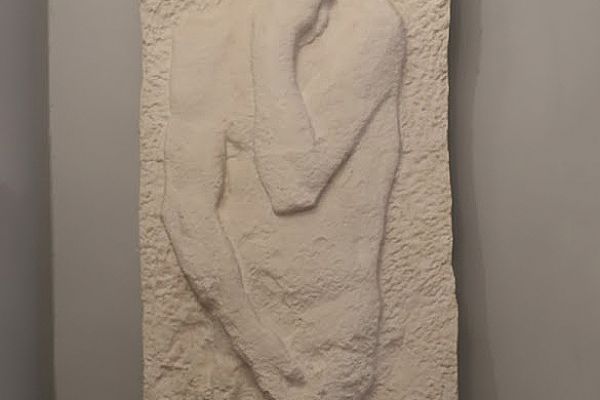 Александр Матвеев. Поэт, 1908. Барельеф. Гипс. Мемориальная мастерская А.Т. Матвеева, Москва. В инкерманском камне - территория бывшего имение Я.Е. Жуковского), Парковое, Крым. Фото А.А. Белашова