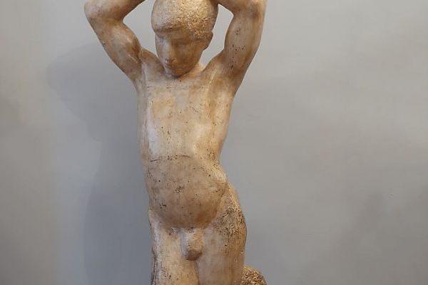 Александр Матвеев. Юноша, 1911. Гипс тонированный. Мемориальная мастерская А.Т. Матвеева, Москва. Фото А.А. Белашова