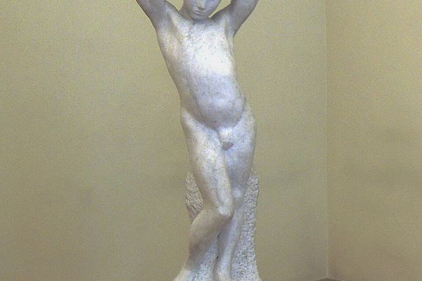 Александр Матвеев. Юноша, 1911. Мрамор, 158х49х37 см. Государственный Русский музей, С.-Петербург. Фото: Shakko (Софья Багдасарова)