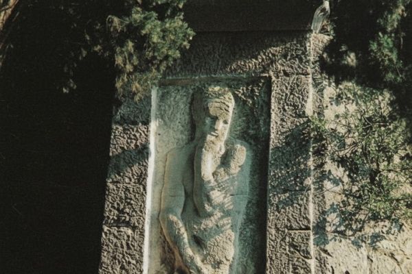 Александр Матвеев. Поэт, 1908. Барельеф. Инкерманский камень, 213х54х8 см. Вделан в скалу в парке пансионата Криворожский горняк (бывшее имение Я.Е. Жуковского), Жуковка, Крым