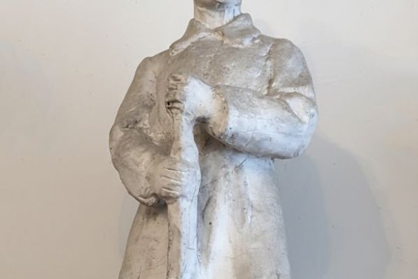 Александр Матвеев. Красноармеец, 1931. Этюд к проекту памятника павшим бойцам ОКДВА в Даурии. Гипс. Мемориальная мастерская А.Т. Матвеева, Москва