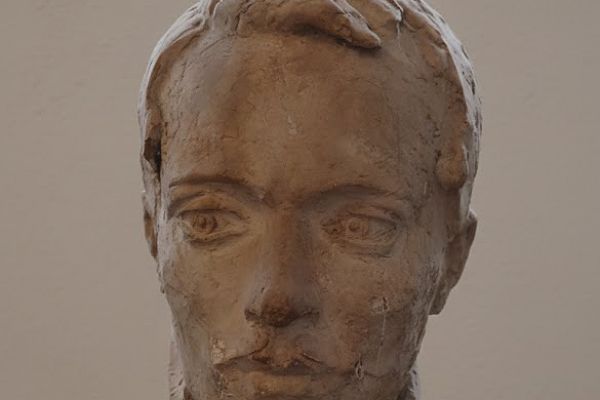 Александр Матвеев. Портрет поэта М.Ю. Лермонтова, 1946. К проекту памятника. Гипс тонированный. Мемориальная мастерская А.Т. Матвеева, Москва