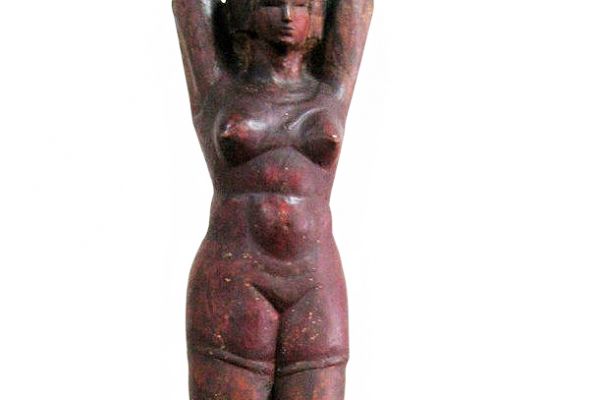 Беатриса Сандомирская. Девушка с мячом, 1934. Дерево тонированное, высота 70 см. Брянский областной художественный музейно-выставочный центр. Фото goskatalog.ru