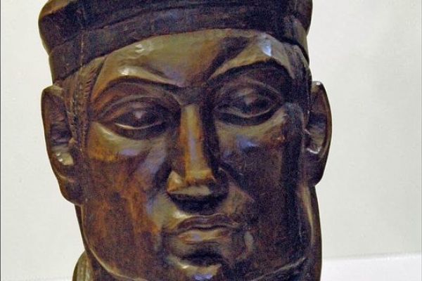 Беатриса Сандомирская. Краснофлотец, 1934. Дерево тонированное, 71х43х42 см. Государственный Русский музей, С.-Петербург