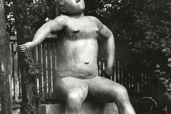 Вячеслав Клыков. Сидящая девочка ( Девочка, Радость), 1968. Бронза