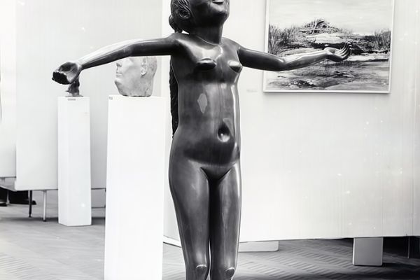 Вячеслав Клыков. Радость (Девочка, радующаяся солнцу), 1968-1971. Бронза