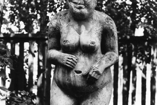Вячеслав Клыков. Женская фигура, середина 1970-х. Известняк