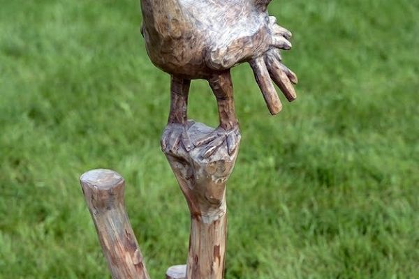 Алексей Цветков. Глухарь на дереве, 1995. Дерево, 135х48х35 см