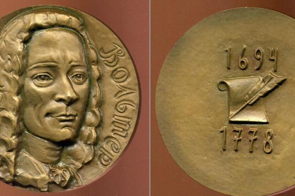 Марк Шмаков. Вольтер, 1974. Памятная медаль к 275-летию со дня рождения писателя. Медный сплав, диаметр 60 мм. Государственный исторический музей Южного Урала, Челябинск