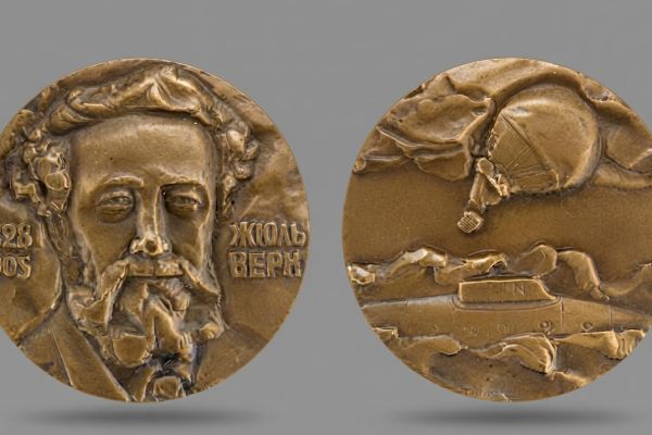 Марк Шмаков. Жюль Верн, 1982. Памятная медаль к 150-летию со дня рождения писателя. Томпак, диаметр 60 мм. Пермский краеведческий музей