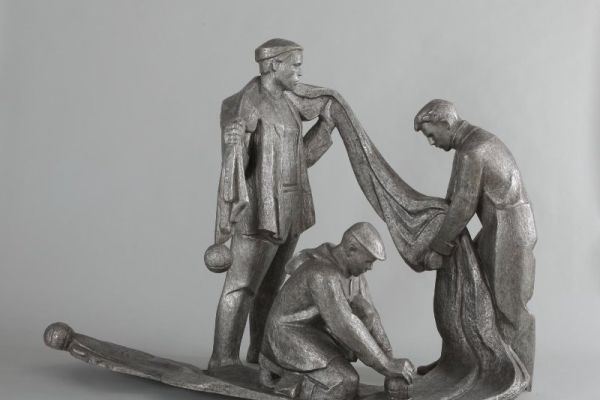 Юрий Чернов. Труженики Севера, 1967. Алюминий, 120х120х80 см. Пермская государственная художественная галерея