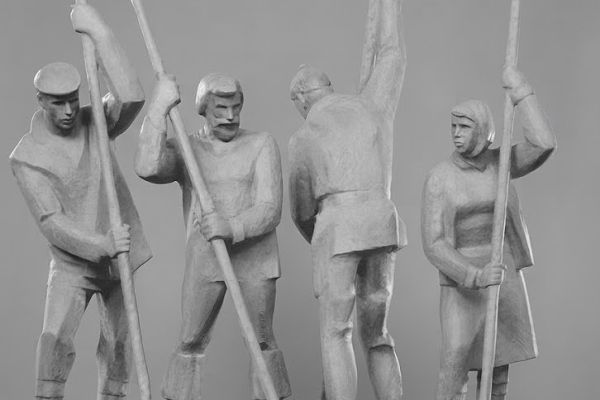 Юрий Чернов. Лесосплав, 1975. Алюминий, 150х140х100 см. Красноярский художественный музей имени В.И. Сурикова