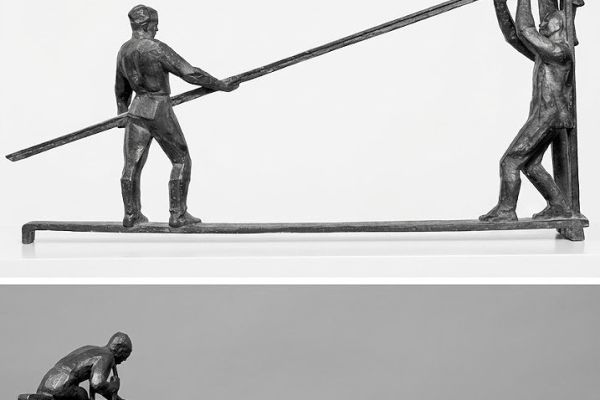 Юрий Чернов. Строительный батальон, 1965. Алюминий, 92х145х54 см. На 1988 год - Министерство культуры СССР, Москва