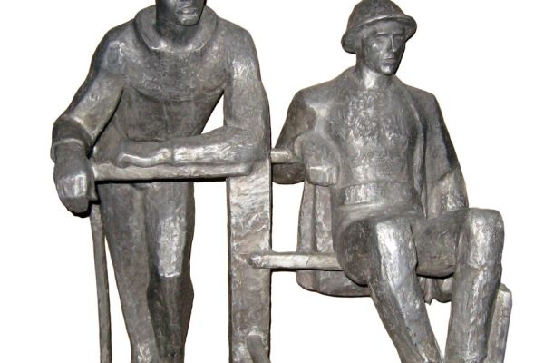 Юрий Чернов. Строители, 1976. Медь, 78х58х60 см. Брянский областной художественный музейно-выставочный центр