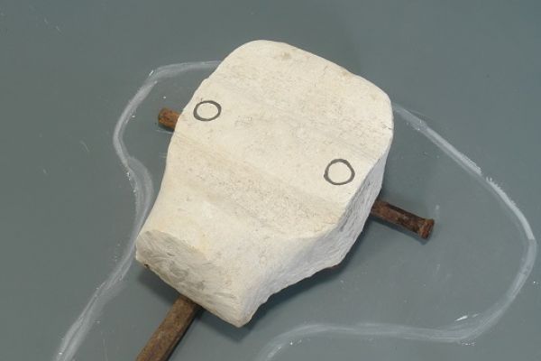 Анатолий Комелин. ''Голова Тельца'', 2020. Фрагмент экспозиции выставки Реквием-буфф в Доме творчества художников в Тарусе Калужской области. Фото из архива А. Комелина