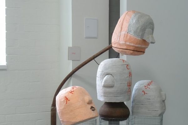 Анатолий Комелин. ''Мы. Групповой портрет'', 2020. Фрагмент экспозиции выставки ''Реквием-буфф'' в Доме творчества художников в Тарусе Калужской области. Фото из архива А. Комелина