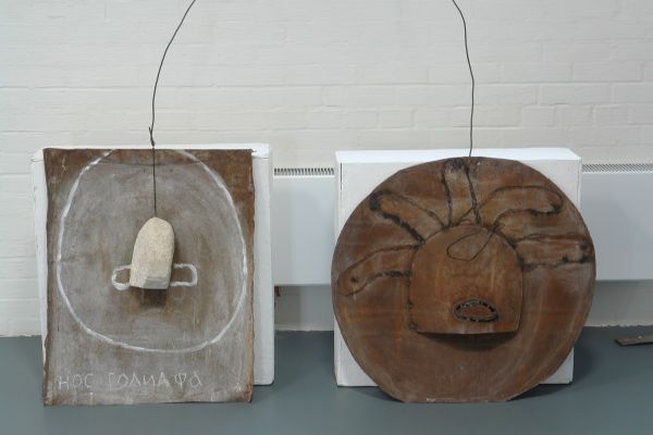 Анатолий Комелин. ''Нос Голиафа'' и ''Медуза Горгона'', 2020. Фрагмент экспозиции выставки ''Реквием-буфф'' в Доме творчества художников в Тарусе Калужской области. Фото из архива А. Комелина