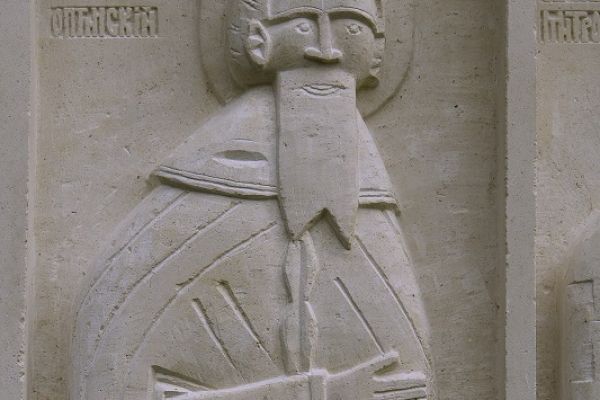 Анатолий Комелин. Амвросий Оптинский. Деисис (фрагмент), 2008-2011. Камень. Храм Святых Петра и Павла в Тарусе, Калужская область. Фото из архива А.Комелина
