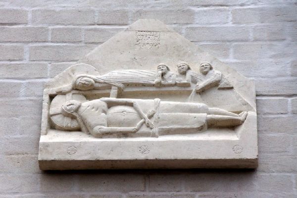 Анатолий Комелин. Положение во гроб, 2015-2019. Камень. Фасад. Храм иконы Божией Матери ''Млекопитательница'' в Раубичах, Белоруссия. Фото из архива А. Комелина Фото из архива А. Комелина