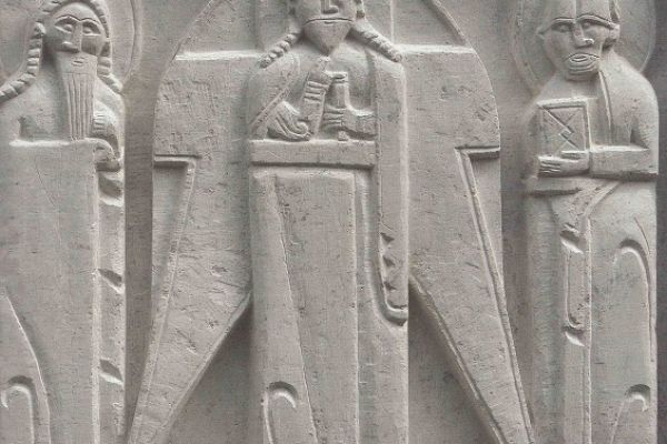 Анатолий Комелин. Преображение (фрагмент), 2008-2011. Камень. Храм Святых Петра и Павла в Тарусе, Калужская область. Фото из архива А.Комелина