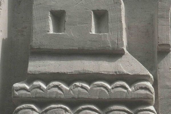 Анатолий Комелин. Успение (фрагмент), 2008-2011. Камень. Храм Святых Петра и Павла в Тарусе, Калужская область. Фото из архива А.Комелина