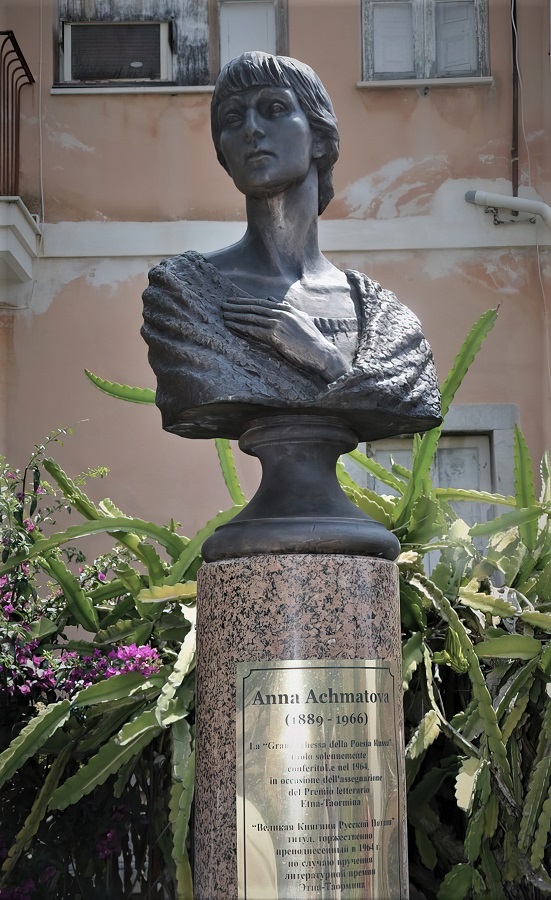 ''Анна Ахматова'', 2009, Бронза, 60х25х40 см